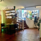 Foto zu Restaurant Helo do Brasil : Innenansicht mit Blick zum Eingang.