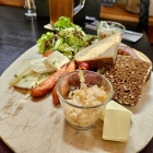 Foto zu Bloom Café & Restaurant: Bayerische Brotzeitplatte