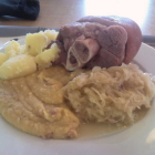 Foto zu Kantine Kempf im Rathaus Tiergarten: Eisbein.