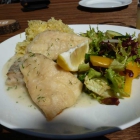 Foto zu Restaurant Campfire in der Globetrotter Lodge: SEELACHSFILET GEBRATEN mit Dillsauce und Dampfkartoffeln, Salat