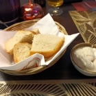 Foto zu Ristorante Maria Made in Italy: Trockenes Brot und süße Aioli aus dem Eimer - nicht essbar - wir haben fertig