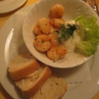 Foto zu Gasthaus Gerland: Scampis vom Grill „Sylter Art“ mit Knoblauchsoße und frischem Baguette