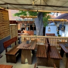 Foto zu Knaudl: Terrasse unter dem Kastanienbaum