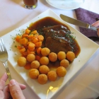 Foto zu Restaurant Zur Linde: Hirschbraten aus der Keule und Kartoffelkroketten