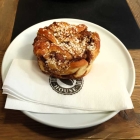 Foto zu Espresso House · Kurze Mühren: Kanelbulle - Schwedisches Zimtgebäck - mit Kardamom und Butter verfeinert- schön fluffig und aromatisch - wird auf Wunsch gerne leicht erwärmt