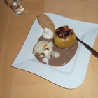 Foto zu Gasthaus Bode: Gefüllter Bratapfel auf Nußrahmeis