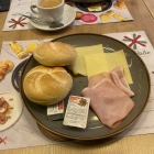 Foto zu Mömax: Großes Classici Frühstück normal mit Spiegelei 2025 4,00 € heute ohne Spigelei für 3,00 €