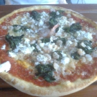 Foto zu Ristorante L'Antipasto: Pizza Capitano (Spinat, Krabben, Knoblauch und Mozzarella)