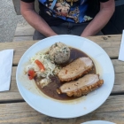 Foto zu Biergarten Schutterhof: Krustenbraten mit Knödel 2026 13,90 €