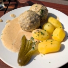 Foto zu Klausentalhütte | Der Treff im Wald: Flääschknepp mit Meerrettich und Kartoffeln - solide Pfalzkost!