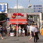 Foto zu Curry 36 · Bahnhof Zoo: sonnige Aus- und Ansicht...
