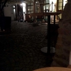Foto zu Knipsers Halbstück: Innenhof um 21:00