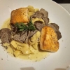 Pappardelle in Trüffelrahm mit frischem Herbsttrüffel, dazu gebratenes Filet vom Färöer Lachs