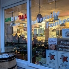 Foto zu Ristorante Sapori d'Italia: Blick von draußen ins Innere