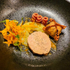 Délice von der Ente, Leberterrine, gebackene Keule und geräucherte Brust mit Ananas, Pfeffer und Süßkartoffel
