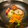 Délice von der Ente, Leberterrine, gebackene Keule und geräucherte Brust mit Ananas, Pfeffer und Süßkartoffel