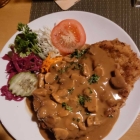 Foto zu Gutsschänke Pfaff : 04.10.25. Pilzrahmschnitzel mit Brot.