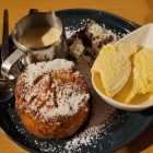 Foto zu Gutsschänke Pfaff : 06.02.26. Warmes Apfelküchlein  mit Eis und Sahne zu 4,90€