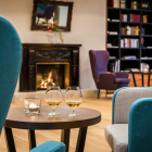 Foto zu Klosterhof · BarBarossa · Alpine Hideaway & Spa: Erlesenes aus der Hotel-Bibliothek im Klosterhof