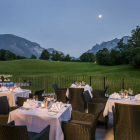Foto zu Klosterhof · BarBarossa · Alpine Hideaway & Spa: Der Klostergarten: Speisen auf der Sonnenterrasse