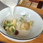 Foto zu Restaurant & Bar WEITBLICK: 29.05.25: Jakobsmuschel,, Blumenkohl,  Vanille, Hibiskus