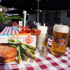 Foto zu Gasthaus und Landhotel Wiedmann: So lässt sich´s auch bei heißen Temperaturen aushalten.