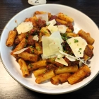 Foto zu Carpe Diem: Pasta Salsiccia mit aromatischer Sauce und würziger Salsiccia - nur der Tüten-Hartkäse passte so gar nicht