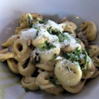 Foto zu Ristorante Da Salvatore: Tortellini mit Speck, Champignons und Erbsen in Sahnesoße
