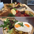 Foto zu Café - Restaurant Schatthuus: Brotzeit mit Rückers Käseauswahl  & ostfriesischer Pümmelwurst - und  knusprige Bratkartoffeln mit Spiegelei - einfach lecker!