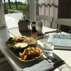 Foto zu Café - Restaurant Schatthuus: Sonniger Platz und dazu unser Schatthuus-Würzfleisch