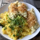 Foto zu 1582 · Kielmeyerhaus: Maultaschen mit Zwiebelschmelze und Kartoffelsalat - für hungrige Mäuler