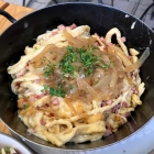 Foto zu 1582 · Kielmeyerhaus: Käsespätzle mit Speck und mild-würzigem Allgäuer Bergkäse aus der Käserei Baldauf