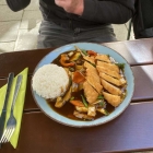 Foto zu Tien Le Asia Food: 56 knuspriges Hünchenfleisch Thai Chilli Soße mit Thaibasilikum & Gemüse 2026 12,50 €