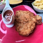 Foto zu Restaurant Elvi & Ele: Schnitzel gebraten - saftig - hausgemachte Paprikatomatensauce mit Möhren - Umbestellung von Fritten auf Rosmarin- oder Bratkartoffeln (selbstverständlich gegen Mehrpreis) nicht möglich - zu unflexibel
