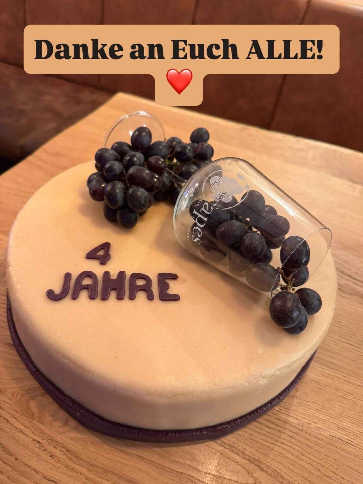 Bild zur Nachricht von grapes - die Weinstube