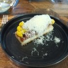Foto zu MON AMI Brasserie: Tatar vom Bergischen Weiderind / Trüffelcreme / Mixed Pickles / Brioche
