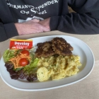 Foto zu Augustiner Bräu Theresienhof: Fleischpflanzerl mit Kartoffelsalat 2025 12,90 €