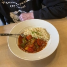 Foto zu Augustiner Bräu Theresienhof: Veganes Paprikagulasch mit Reis 2026 8,90 €