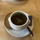 Foto zu Augustiner Bräu Theresienhof: Kräftige Rinderbrühe mit Leberspätzel 2026 6,60 €