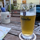 Foto zu Zum Gockelwirt | Hähnchen-Spezialitäten : Andechser Helles vom Fass...läuft gut!