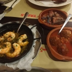 Foto zu Restaurant Topbas Tapas: Gambas al ajillo / Albondigas / Dátiles con Bacon - für die Tapas würden wir nicht wiederkommen