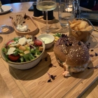 Foto zu I love Sylt · Die Hummerkoje: 17.9.26 Hummerrolle - Lauwarmer Laugen-Bun | Hummerfleisch | Mango | Blattsalat   Pommes | Wasabi-Mayonnaise