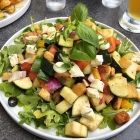 Foto zu Lauterecker Toskana: 17.07.26:Brotsalat, Paprika und Zucchini leider roh, sehr wenig Blauschimmelkäse