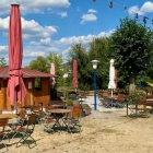 Foto zu Biergarten am Schloss: Biergarten am Schloss