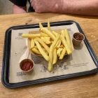 Foto zu Pommes Freunde im pep Einkaufszentrum: Dicke Freunde 2026