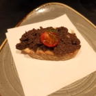 Foto zu Restaurant Meine Kleine: Küchengruß Bruschetta mit Champignonpaste - für uns nicht essbar