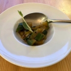 Foto zu BUDDELS Gasthaus & Weinbar: Küchengruß - Gurke mit Sojasauce und schwarzem Sesam - nett
