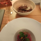Foto zu BUDDELS Gasthaus & Weinbar: Brot von der Braaker Mühle und Nature Rosé  Domain Lafond Côtes du Rhône sehr gut