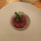Foto zu BUDDELS Gasthaus & Weinbar: Rindertatar - etwas unterkühlt - geschmacklich okay ohne nennenswerte Höhen oder Tiefen