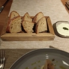 Foto zu Winkelmann: Hausgebackenes Brot und Kräuter-Dip